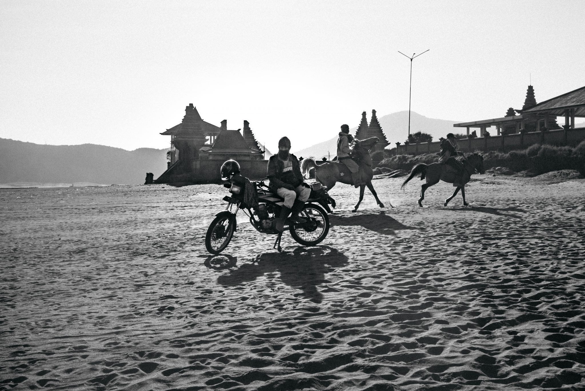 L1002317